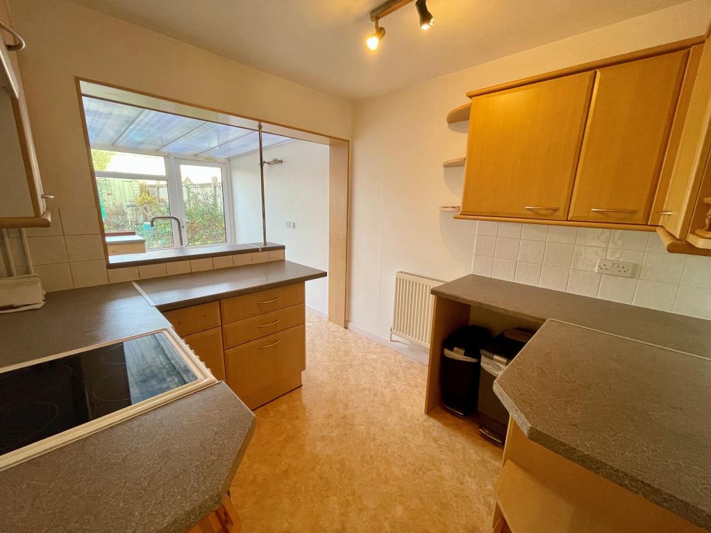 Lot: 143 - FOUR-BEDROOM SEMI-DETACHED HOUSE - Kitchen